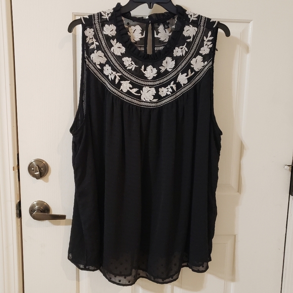 Torrid Black Embroidered Sleeveless Top Size 4 - Picture 1 of 8